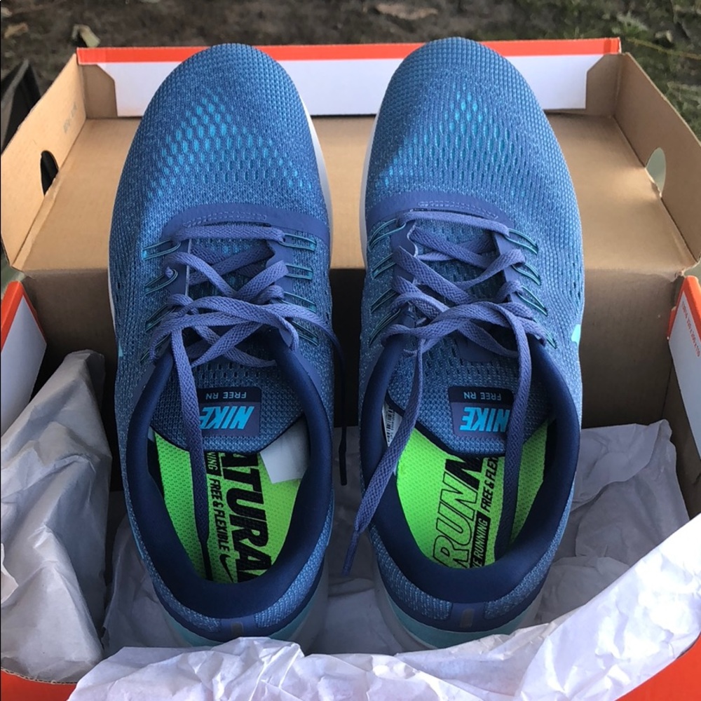 Nike women’s free rn blue size 10